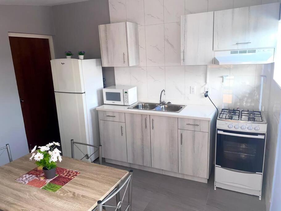 Cozy 1-Bedroom Apartment Close To City Center Вилемстад Екстериор снимка